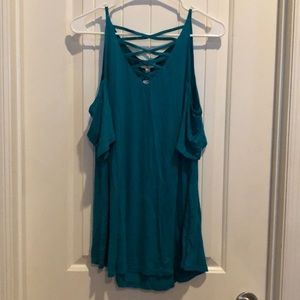 Cold shoulder Umgee top!